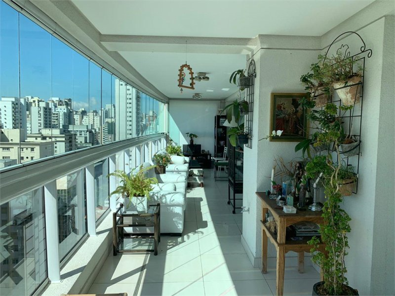 Apartamentos com varanda para alugar em Jardim Paulistano, São